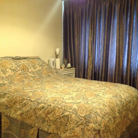 Shepperton Guesthouse מראה חיצוני תמונה